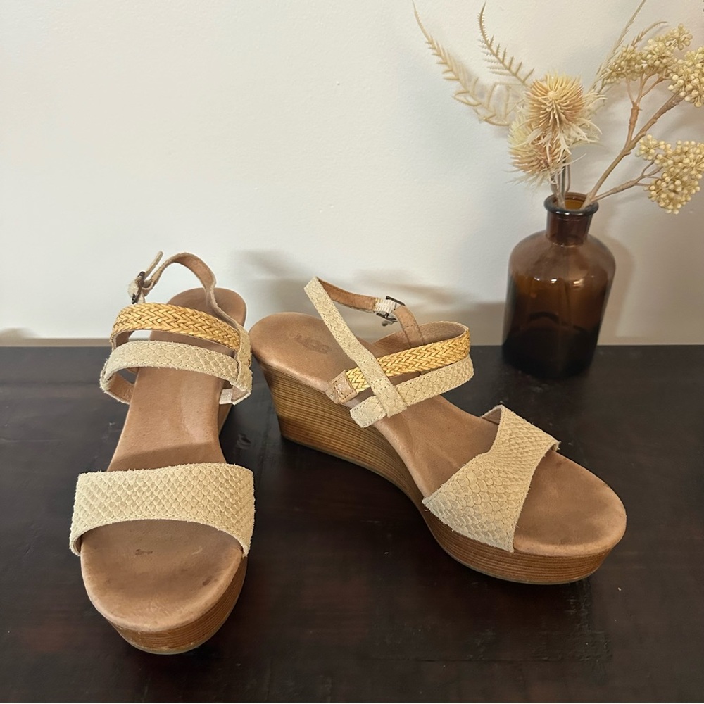 UGG Lira Mar Embossed Leather Wedge Strappy Sandals Size 7